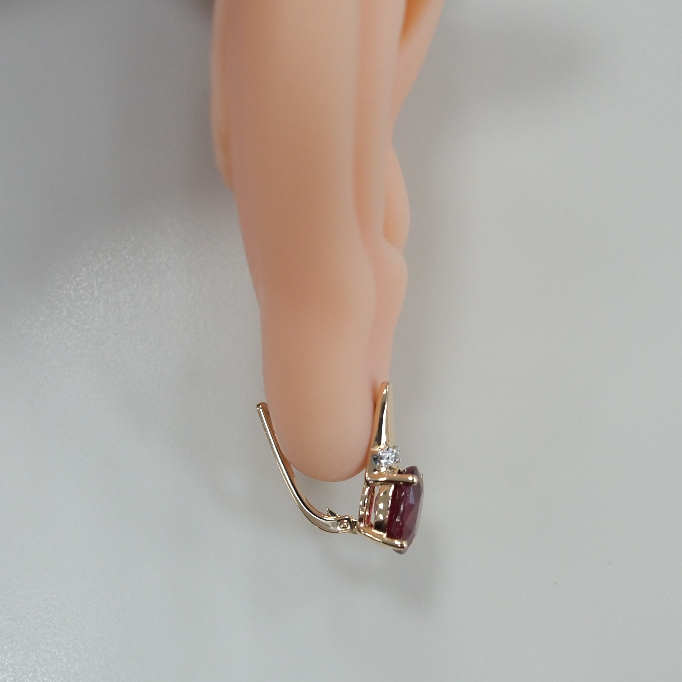 Серьги из золота с рубинами